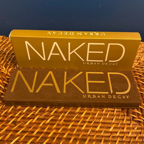 New in Box Urban Decay Naked Pallette with Brush